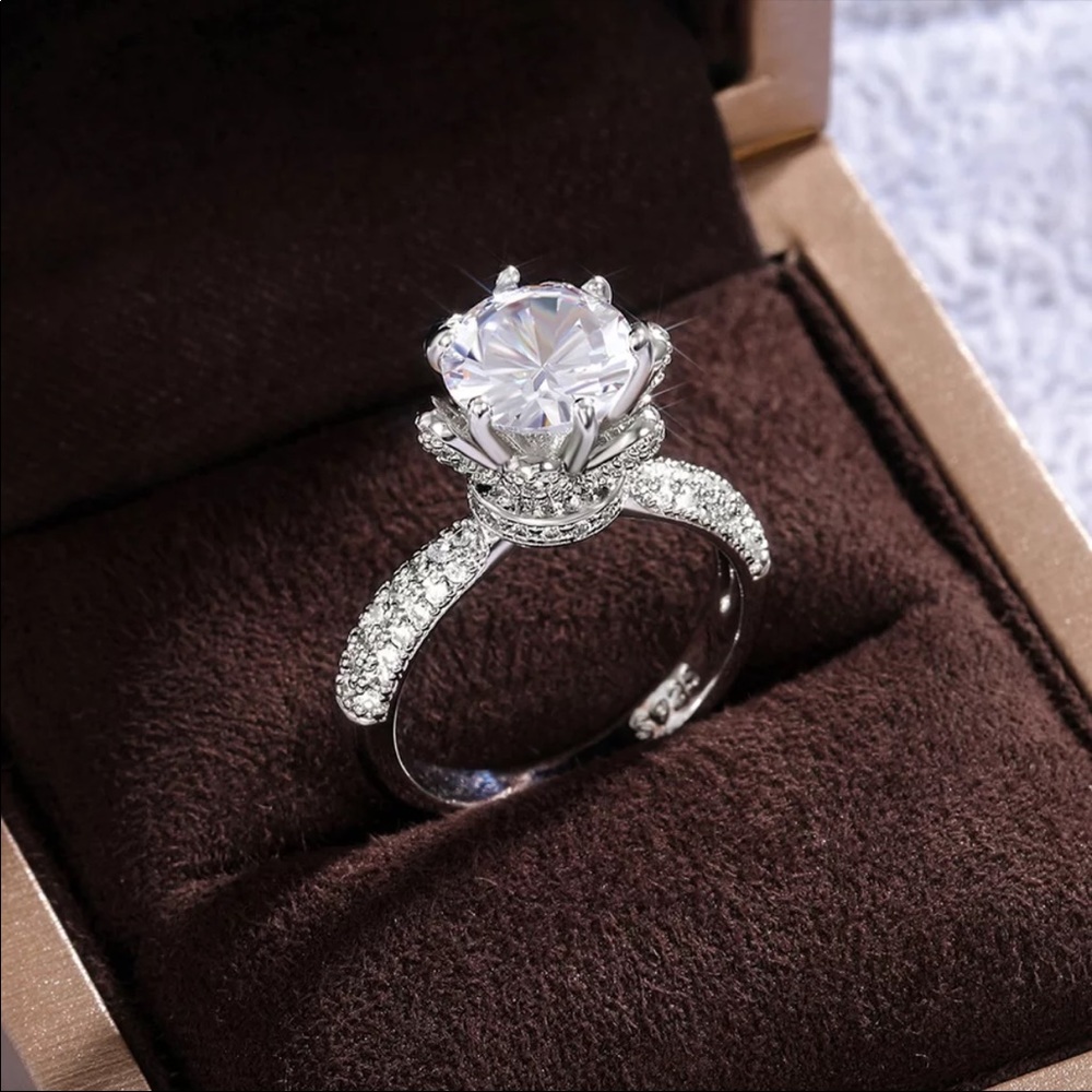 NEW ENGAGEMENT 925 STERLING SILVER RING, CUTE RING, SHINY RING. - Picture 5 of 5